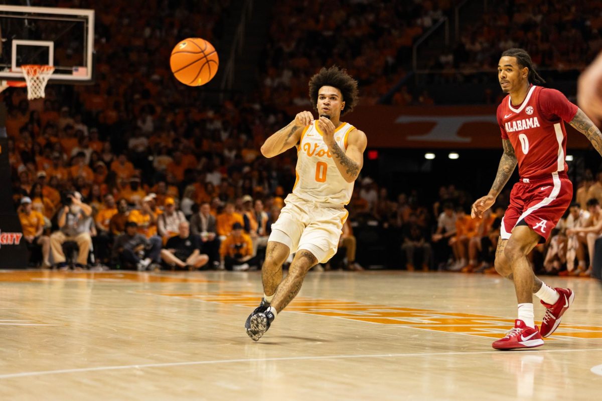 Jakobi Gillespie (0) passes the ball to a teammate in angame against Alabama at Food City Center. Saturday, Feb. 28th, 2026.