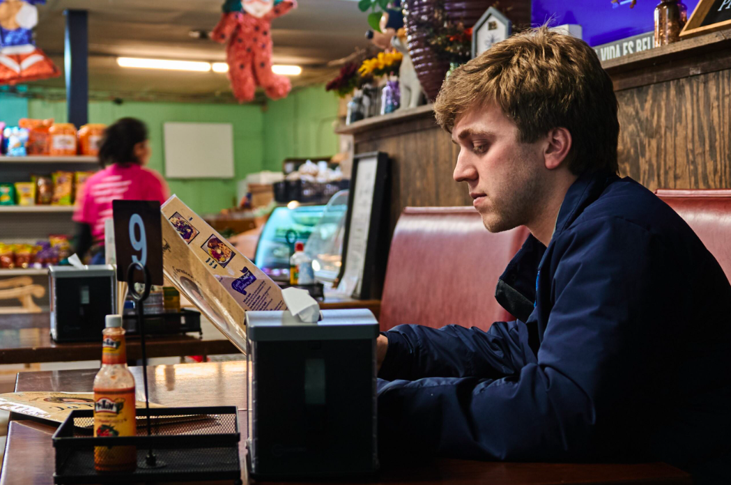 UT students taking on role as food reviewers online