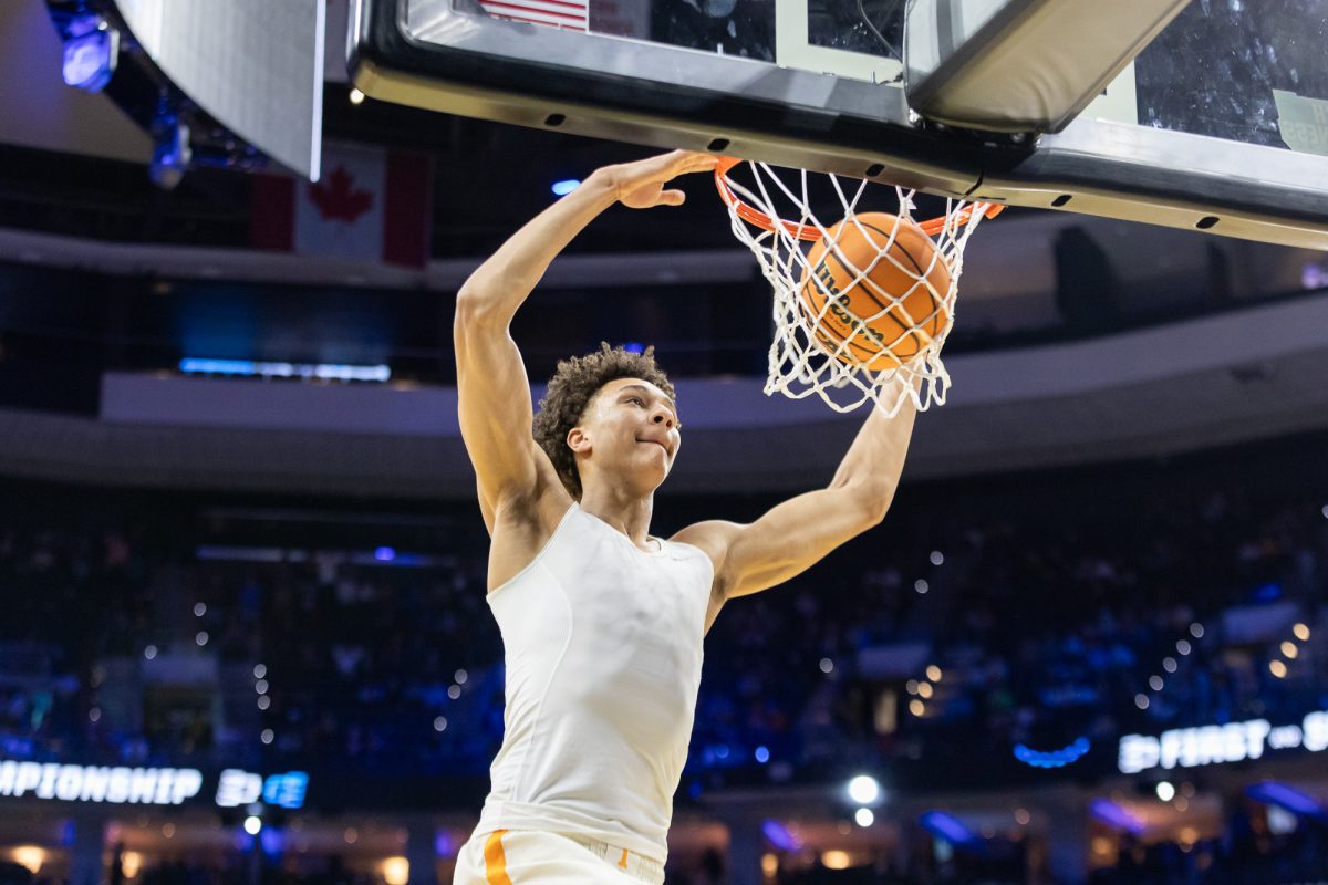Nate Ament (10) warms up before an NCAA tournament game at Xfinity Mobile Arena. Friday, March 20, 2026.