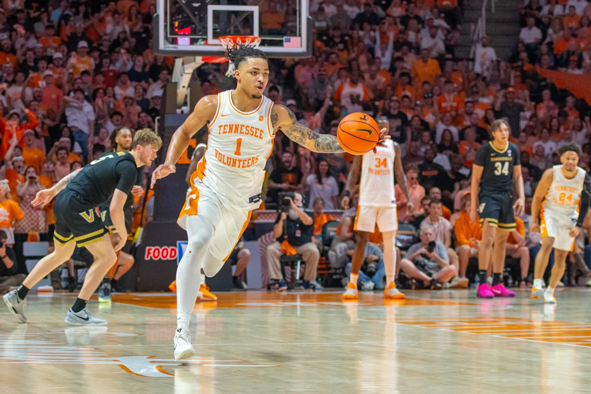 Amari Evans (1) takes an off-steal fastbreak to the basket during a game against Vanderbilt at Food City Center. Saturday, March 7, 2026.