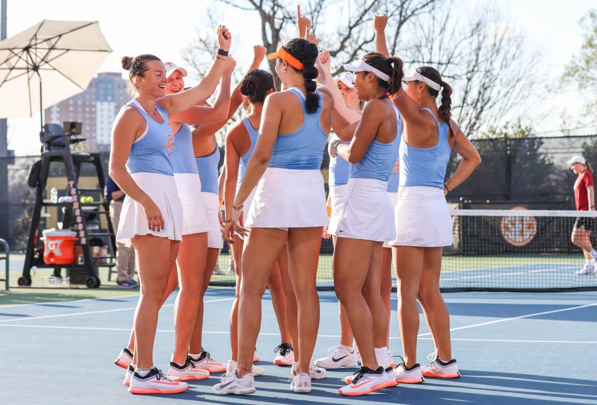 The Lady Vols tennis team huddles together before a match against Oklahoma in Barksdale Tennis Stadium. Friday, Mar. 6, 2026.