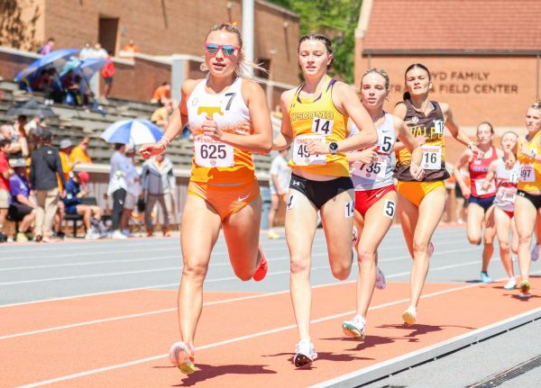 Jaci Sievers competes in the women's 1500m race at the Tennessee Track and Field Invitational on Friday, Apr. 10, 2026.