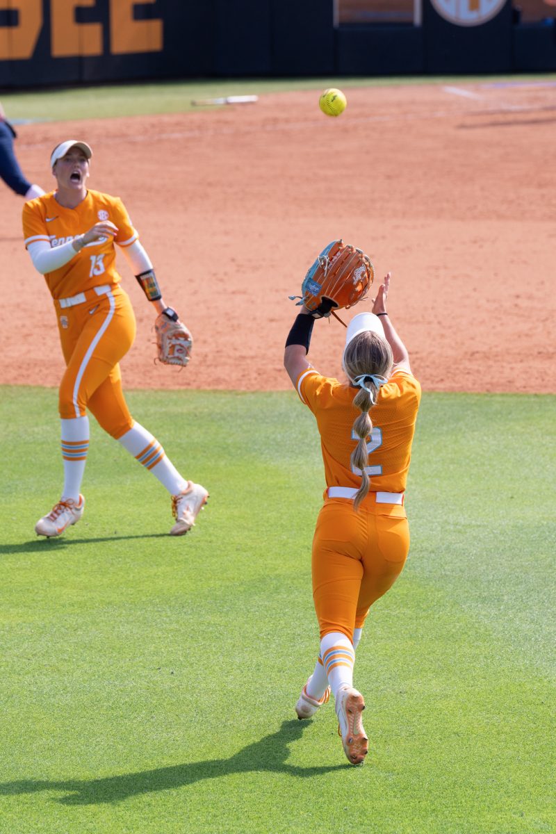 Sophia Knight (2) catches a fly ball against Virginia in the NCAA Regionals at Sherri Parker Lee Stadium. Sunday, May 17, 2026.